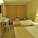 Palace 4*