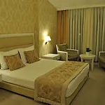 Palace 4*