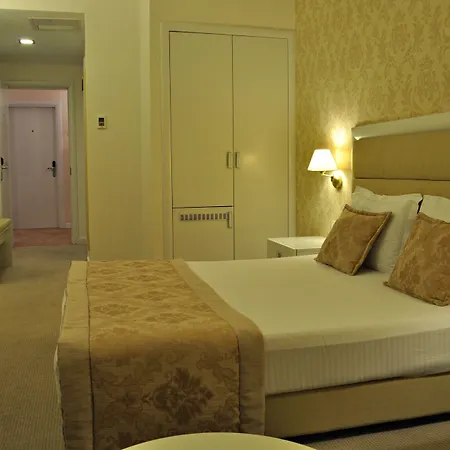 Palace 4*