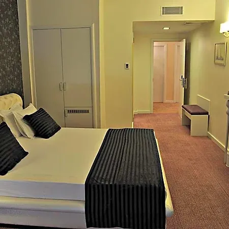 Palace 4*