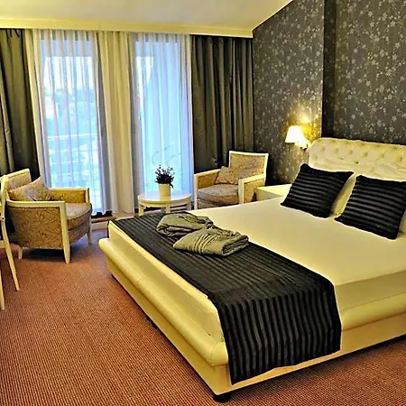 Palace 4*