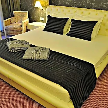 Palace 4*